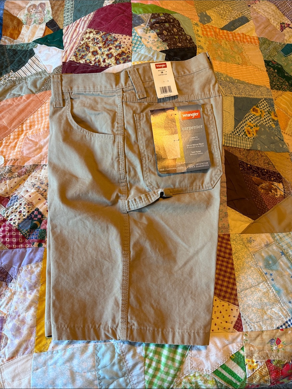 NWT Men’s Wrangler Carpenter Cargo Shorts - Khaki